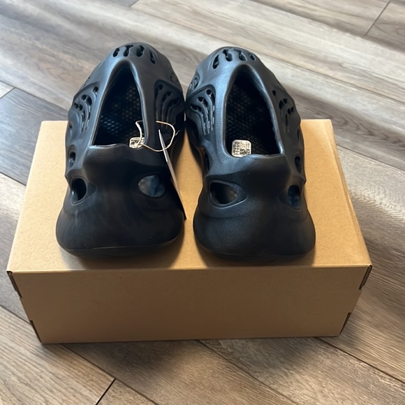 YEEZY FOAM RUNNER - Picture 4 of 9